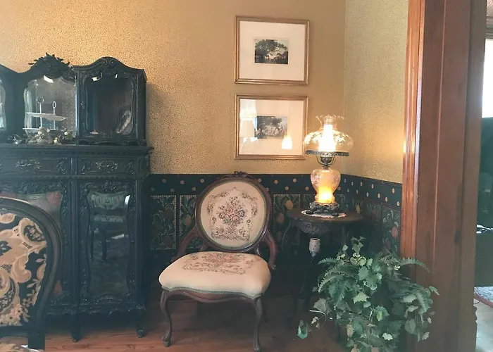 The Grand Bed & Breakfast