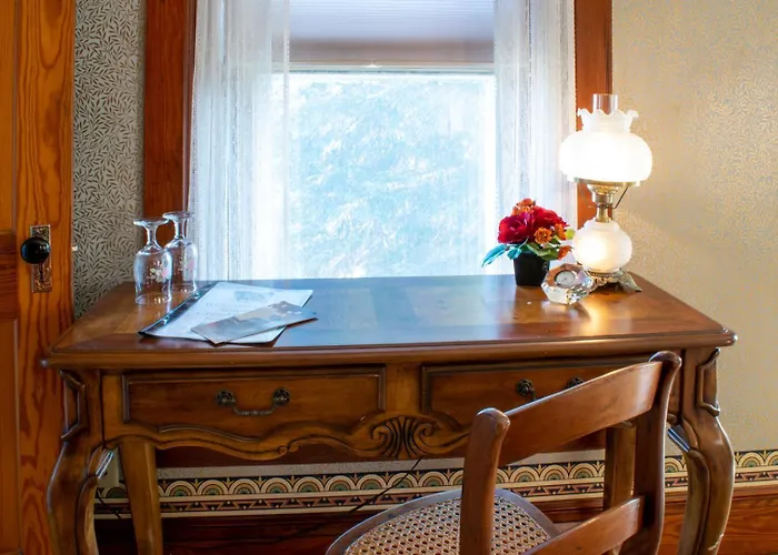 The Grand Bed & Breakfast Nauvoo